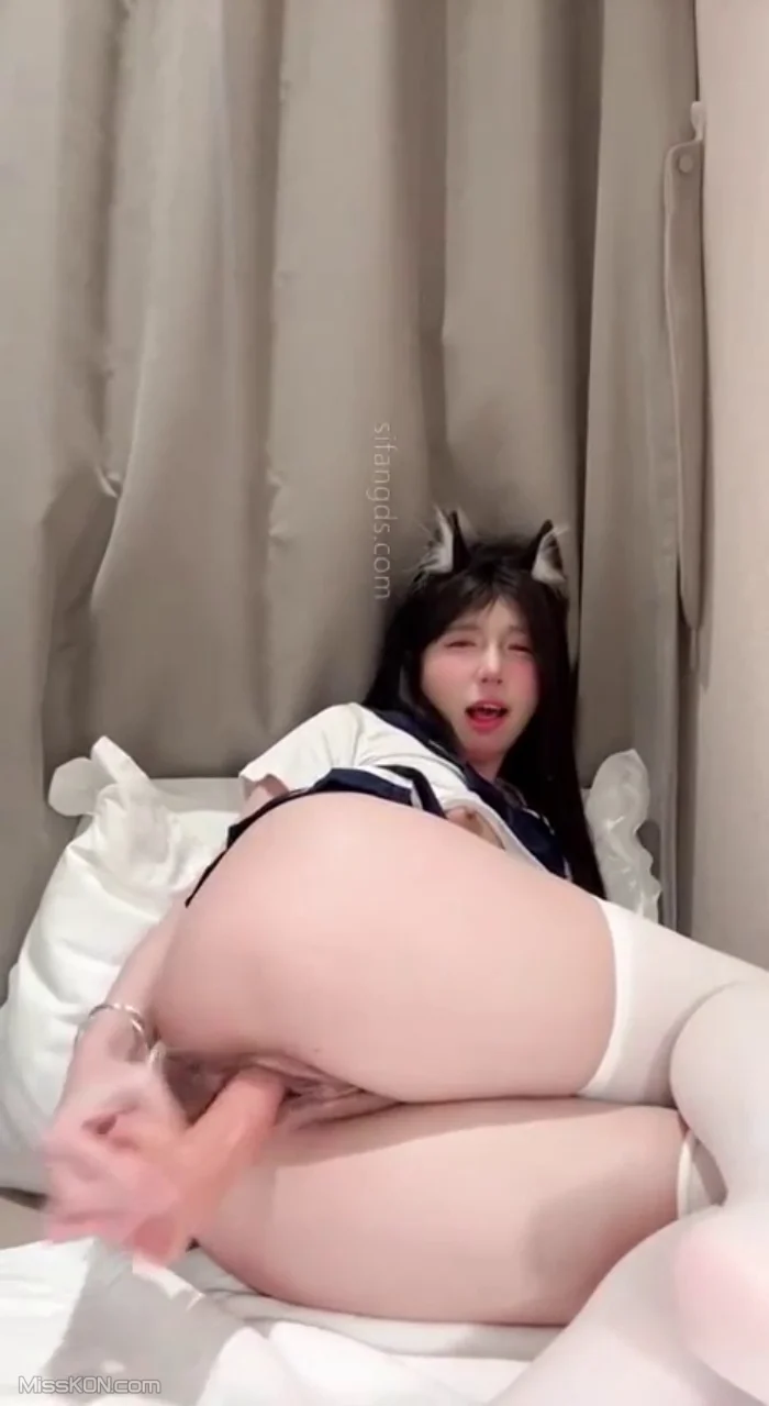 幼幼酱: 可爱丰满少女 定制视频 (31 photos + 3 videos)