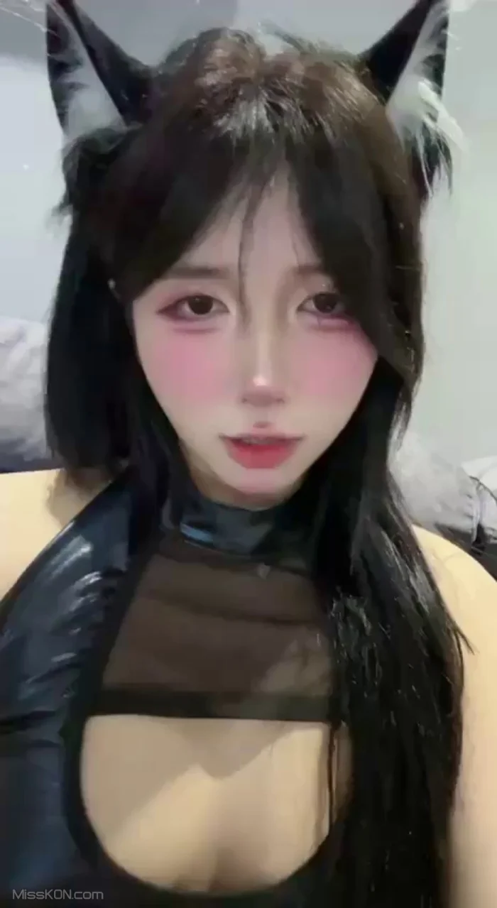幼幼酱: 可爱丰满少女 定制视频 (31 photos + 3 videos)