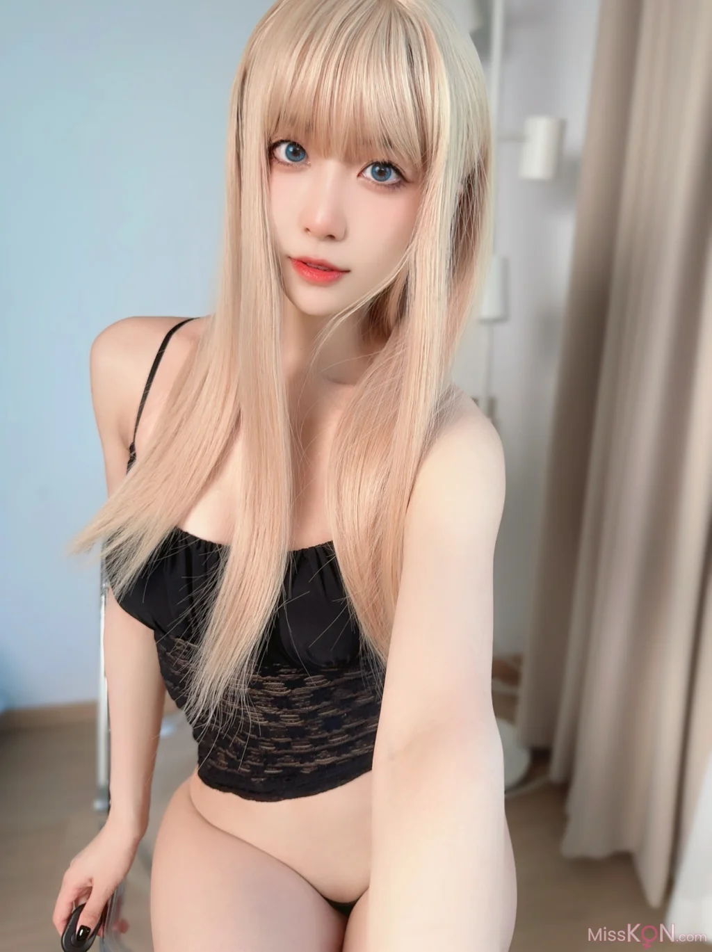 Coser@布丁大法 (Pudding Dafa): 黑色吊带 (27 photos + 5 videos)