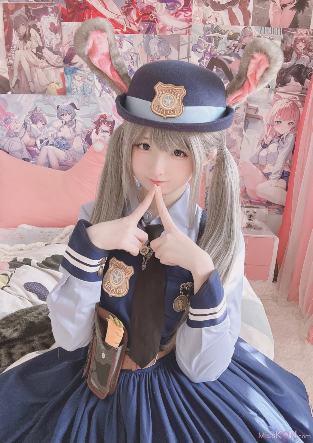 Coser@习呆呆: ウサギ警官 (16 photos + 1 video)