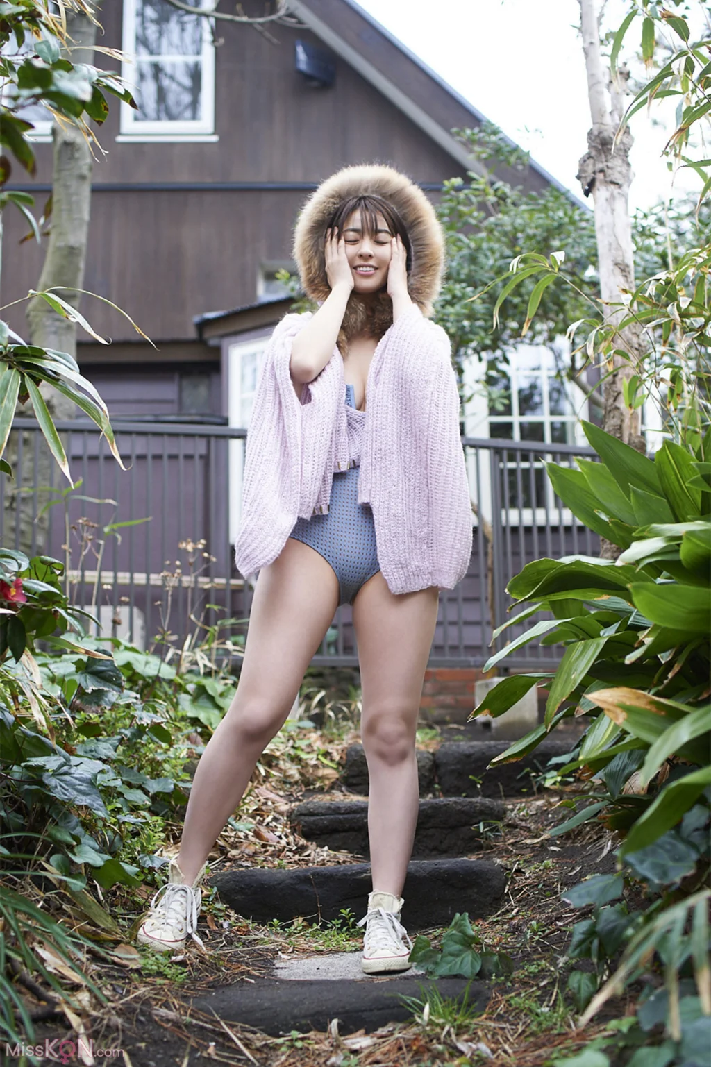 [JP] Yanagi Yurina (柳ゆり菜): FRIDAYデジタル写真集 「一緒に一泊旅行 Vol.1」 (97 photos) – Page 3