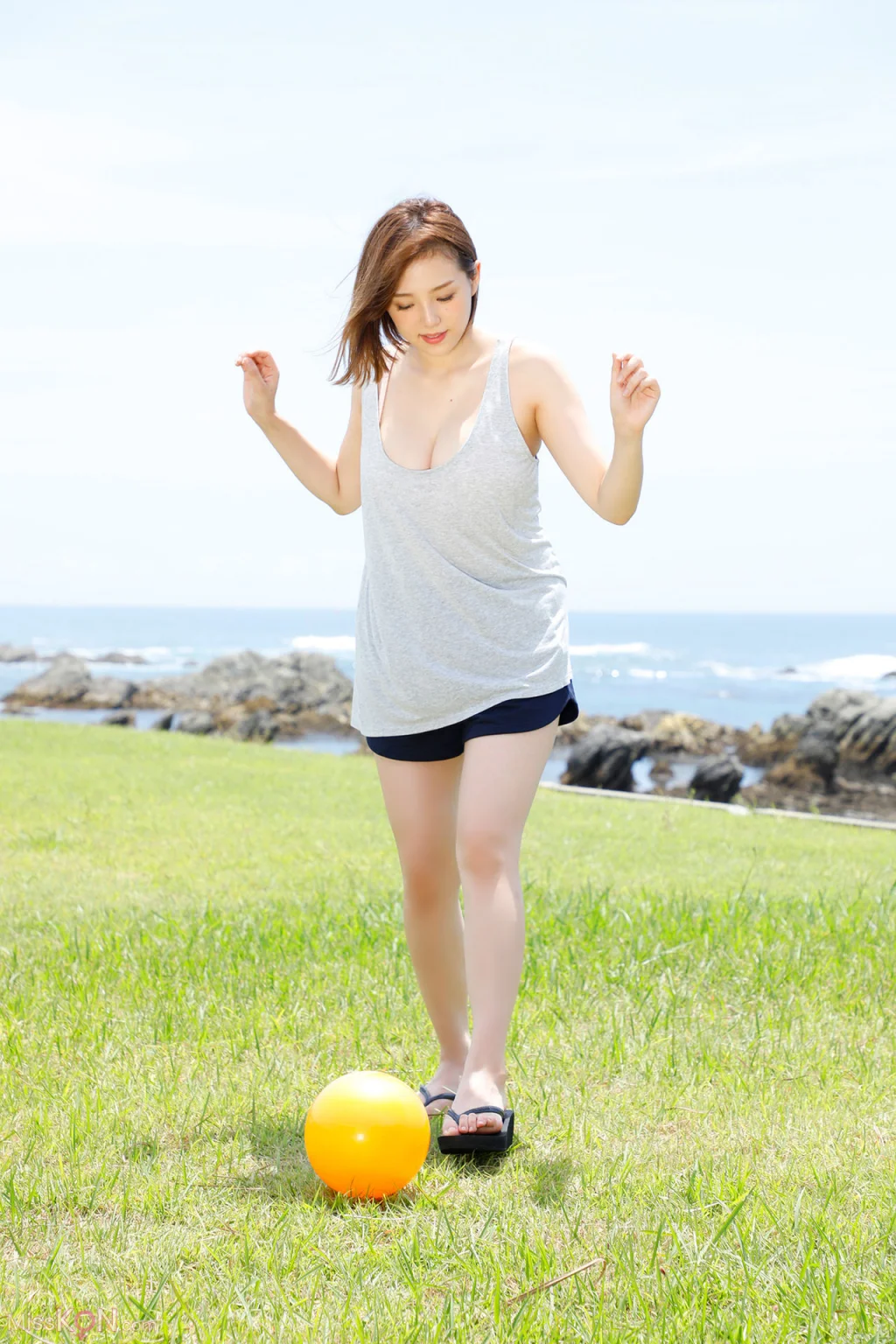 [JP] Ai Shinozaki (篠崎愛):【増量版】愛 My Me 必撮！まるごと☆ (101 photos)
