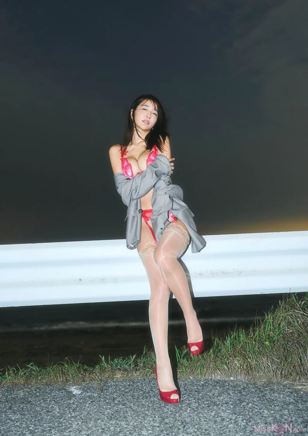 [JP] Amau Kisumi (天羽希純):「ダイタン・ミッドナイト」DOLCEデジタル写真集 (95 photos) – Page 4