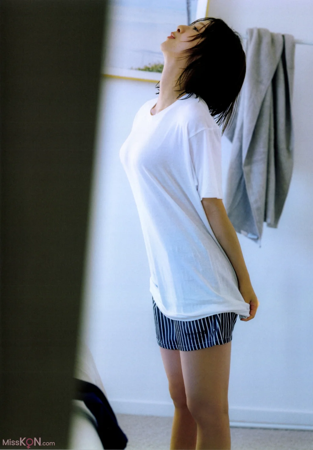 [JP] Suzuka Tomita (富田鈴花): 日向坂46 写真集 鈴花サーキット (163 photos)