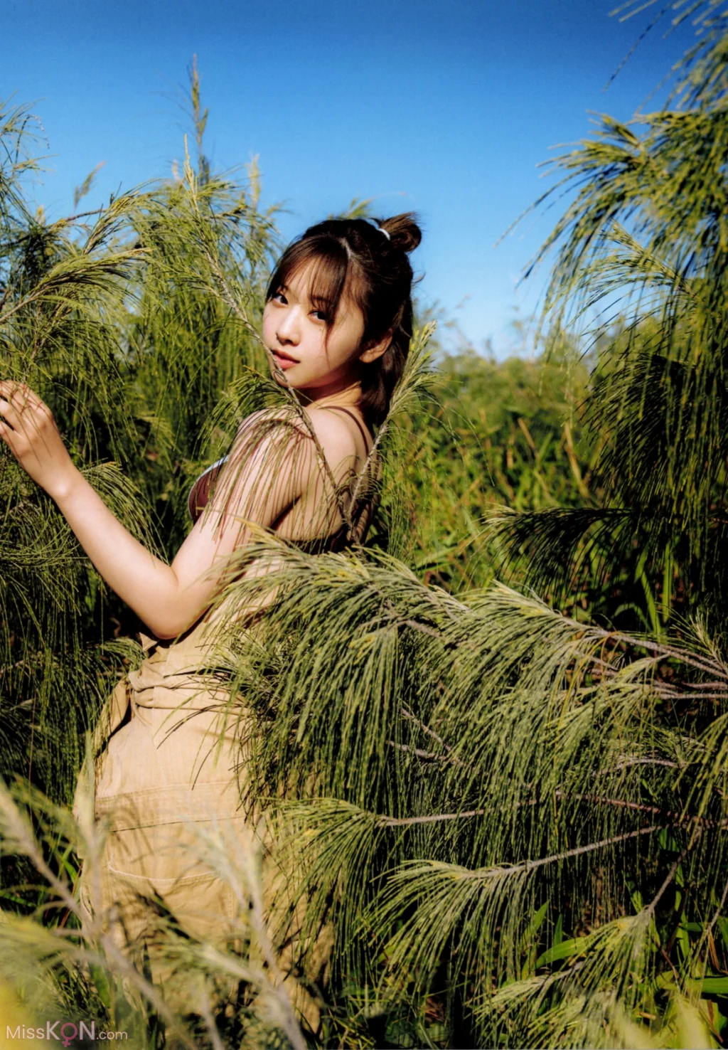 [JP] Suzuka Tomita (富田鈴花): 日向坂46 写真集 鈴花サーキット (163 photos) – Page 3