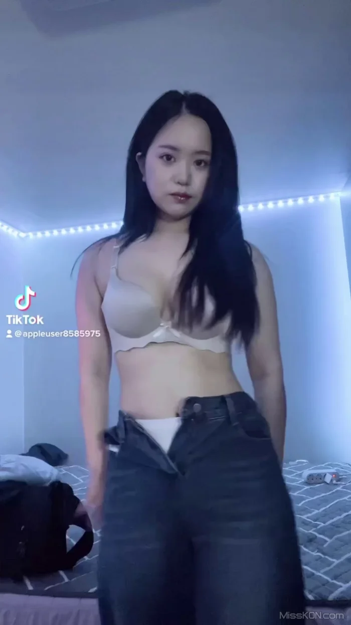 啵啵姐: 反差女神阿黑颜重金私拍福利 (60 photos + 25 videos) – Page 2