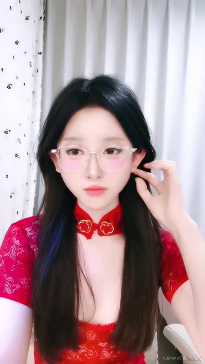 蓝涩诗: 校花回归 颜值巅峰女神 双洞齐开 (28 photos + 2 videos)