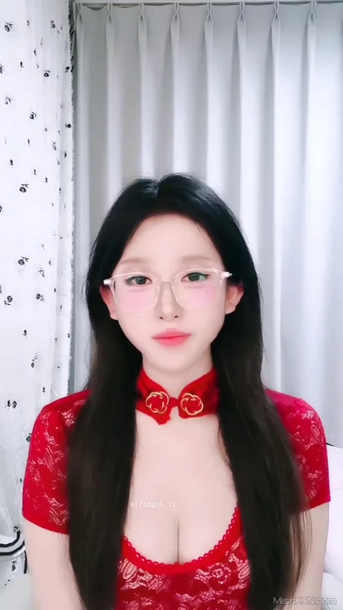 蓝涩诗: 校花回归 颜值巅峰女神 双洞齐开 (28 photos + 2 videos)