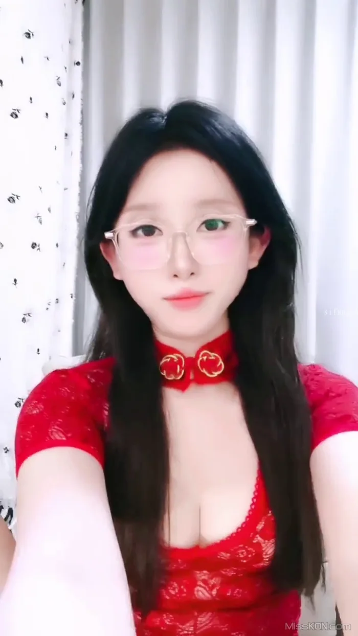 蓝涩诗: 校花回归 颜值巅峰女神 双洞齐开 (28 photos + 2 videos)