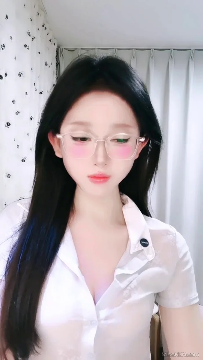 蓝涩诗: 校花回归 颜值巅峰女神 双洞齐开 (28 photos + 2 videos)