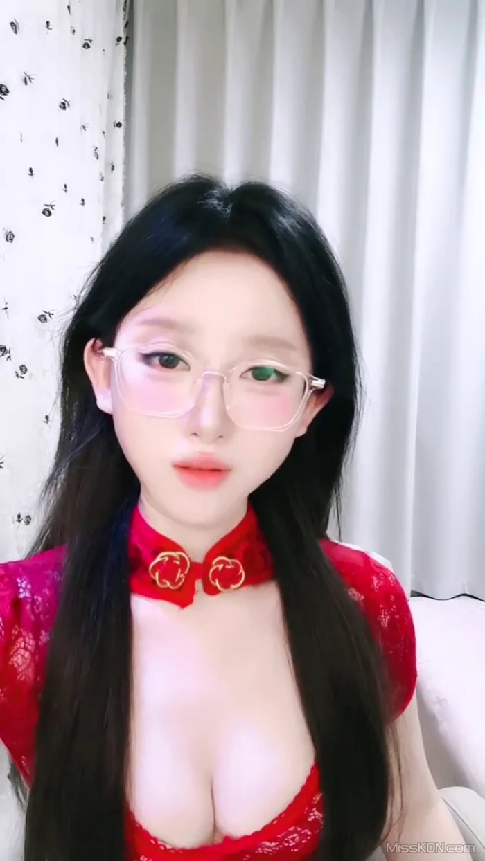 蓝涩诗: 校花回归 颜值巅峰女神 双洞齐开 (28 photos + 2 videos)