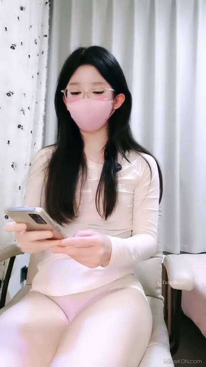 蓝涩诗: 校花回归 颜值巅峰女神 双洞齐开 (28 photos + 2 videos) – Page 2