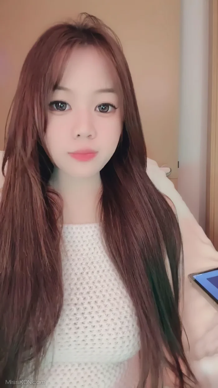 泡泡大王: E杯爆乳女神 抖奶舞曲 全程高然 (16 photos + 3 videos)