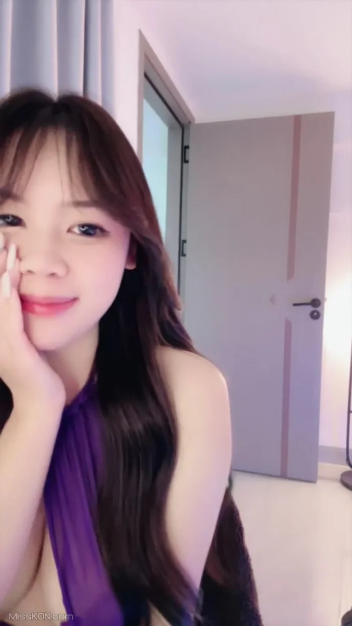 泡泡大王: E杯爆乳女神 抖奶舞曲 全程高然 (16 photos + 3 videos)