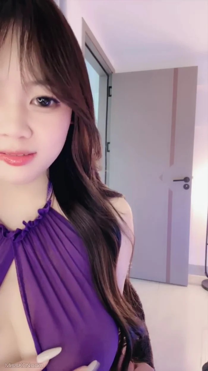 泡泡大王: E杯爆乳女神 抖奶舞曲 全程高然 (16 photos + 3 videos)