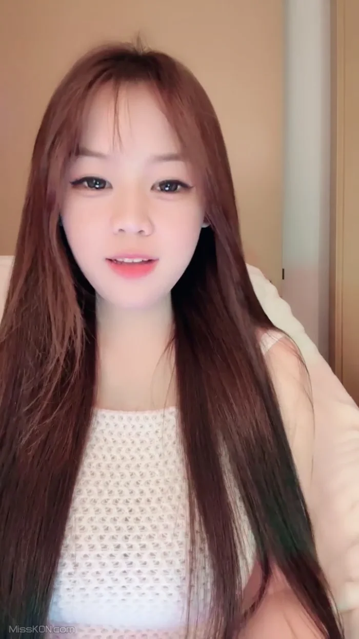 泡泡大王: E杯爆乳女神 抖奶舞曲 全程高然 (16 photos + 3 videos)