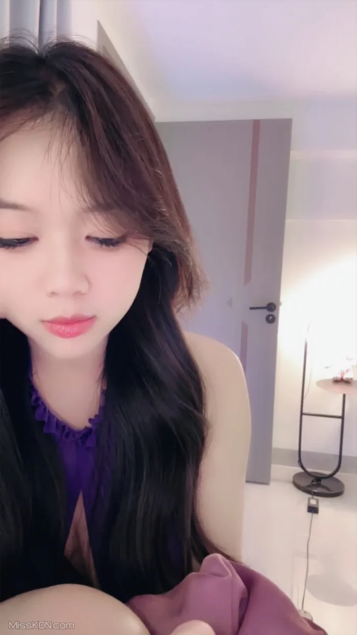泡泡大王: E杯爆乳女神 抖奶舞曲 全程高然 (16 photos + 3 videos)