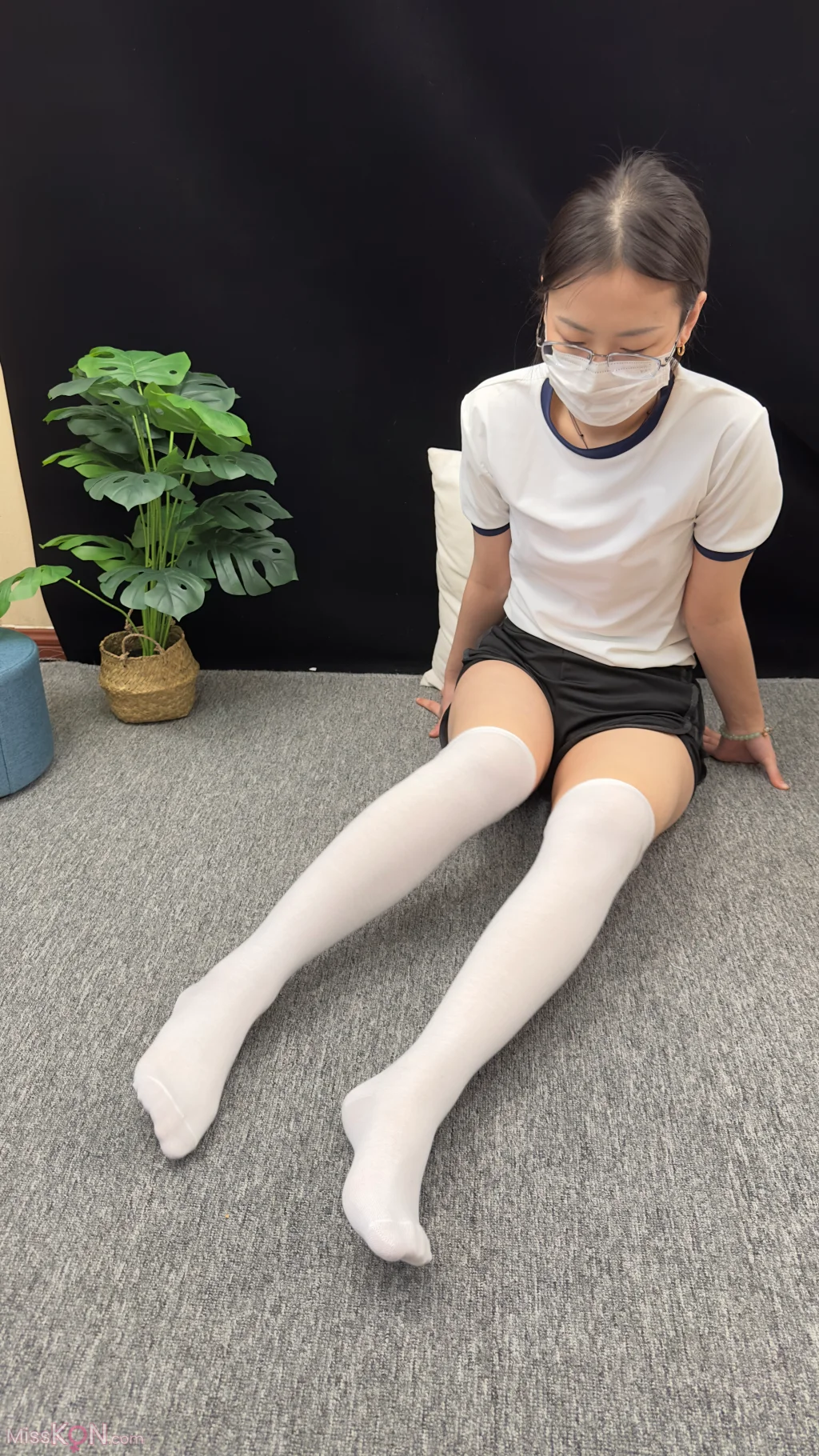 [三禾摄影] No.009: 体操服 过膝棉袜 (140 photos + 1 video)
