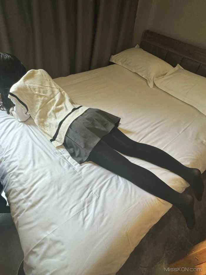 轻语舞蹈生: 极品约拍合集 艺校舞蹈学生妹 (105 photos + 18 videos)