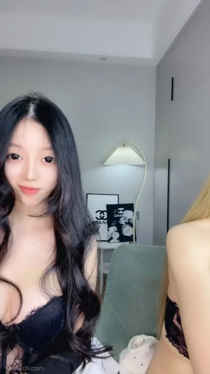 夏安abby: 极品姐妹花下海 高跟长腿 (27 photos + 5 videos)