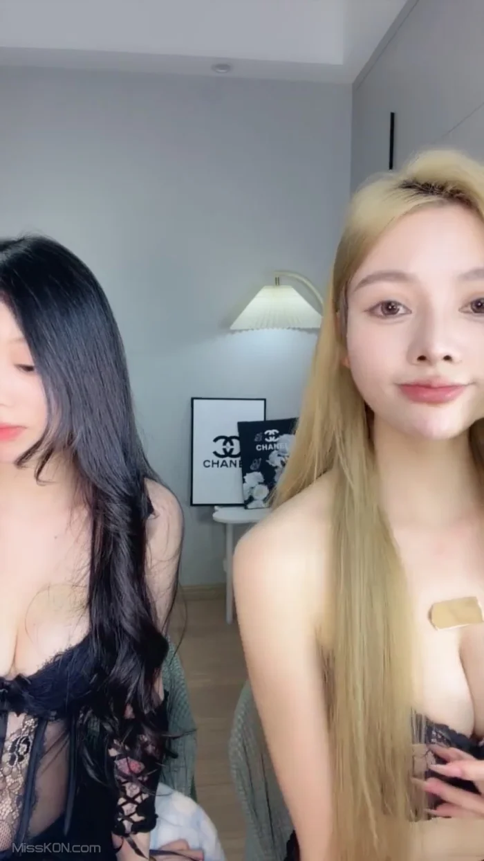 夏安abby: 极品姐妹花下海 高跟长腿 (27 photos + 5 videos)