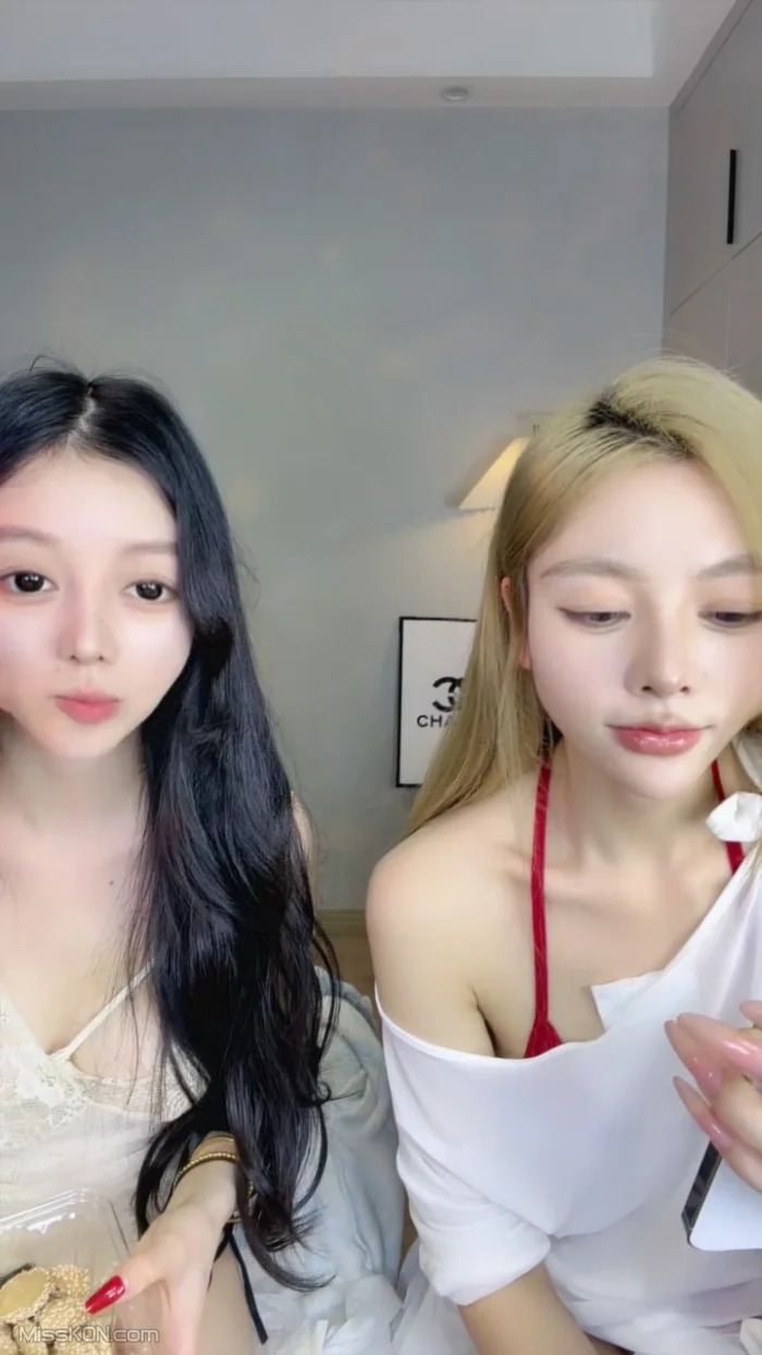 夏安abby: 极品姐妹花下海 高跟长腿 (27 photos + 5 videos)