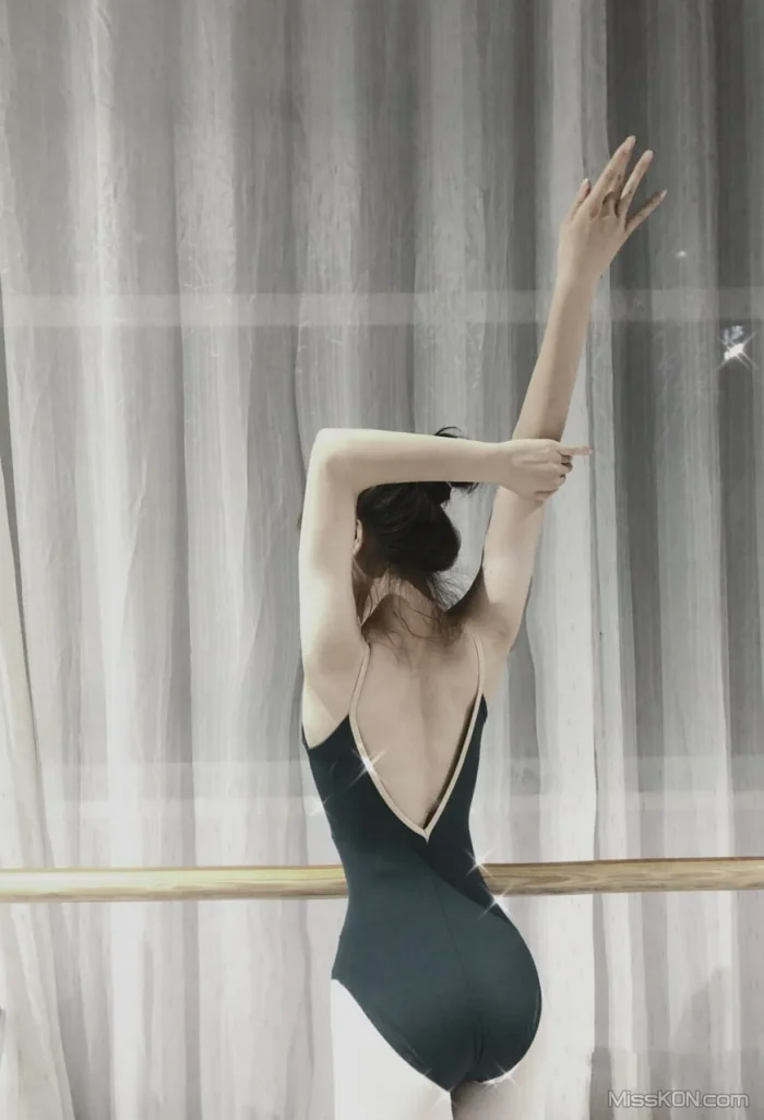 上戏腐女: 女神级别 性瘾舞蹈专业女大X福利 (88 photos + 30 videos)