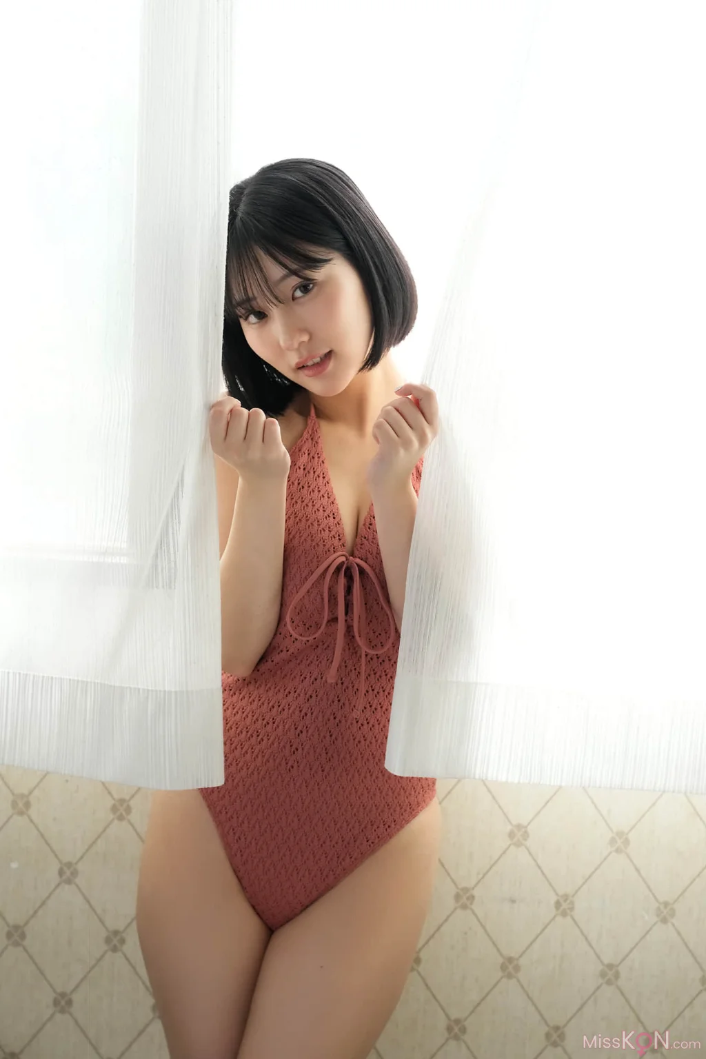 [JP] Miku Tanaka (田中美久): FRIDAYデジタル写真集 オトナ色の夏 大ボリューム130ページ超 (153 photos)