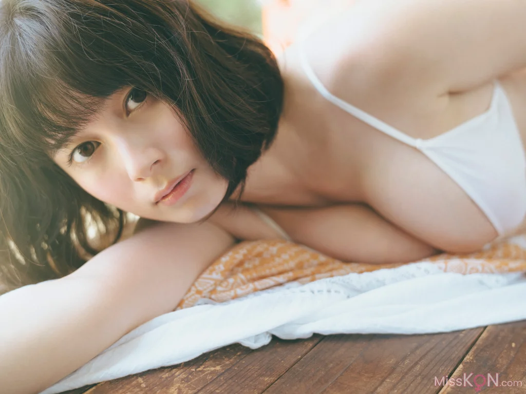 [JP] Sakurako Okubo (大久保桜子): FLASHデジタル写真集 潮騒が聞こえる (70 photos)
