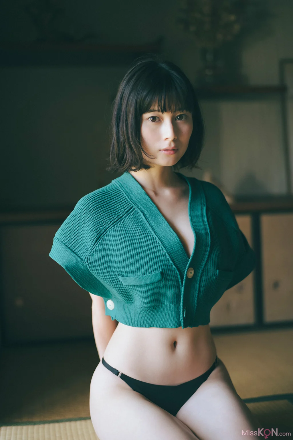 [JP] Sakurako Okubo (大久保桜子): FLASHデジタル写真集 潮騒が聞こえる (70 photos) – Page 2