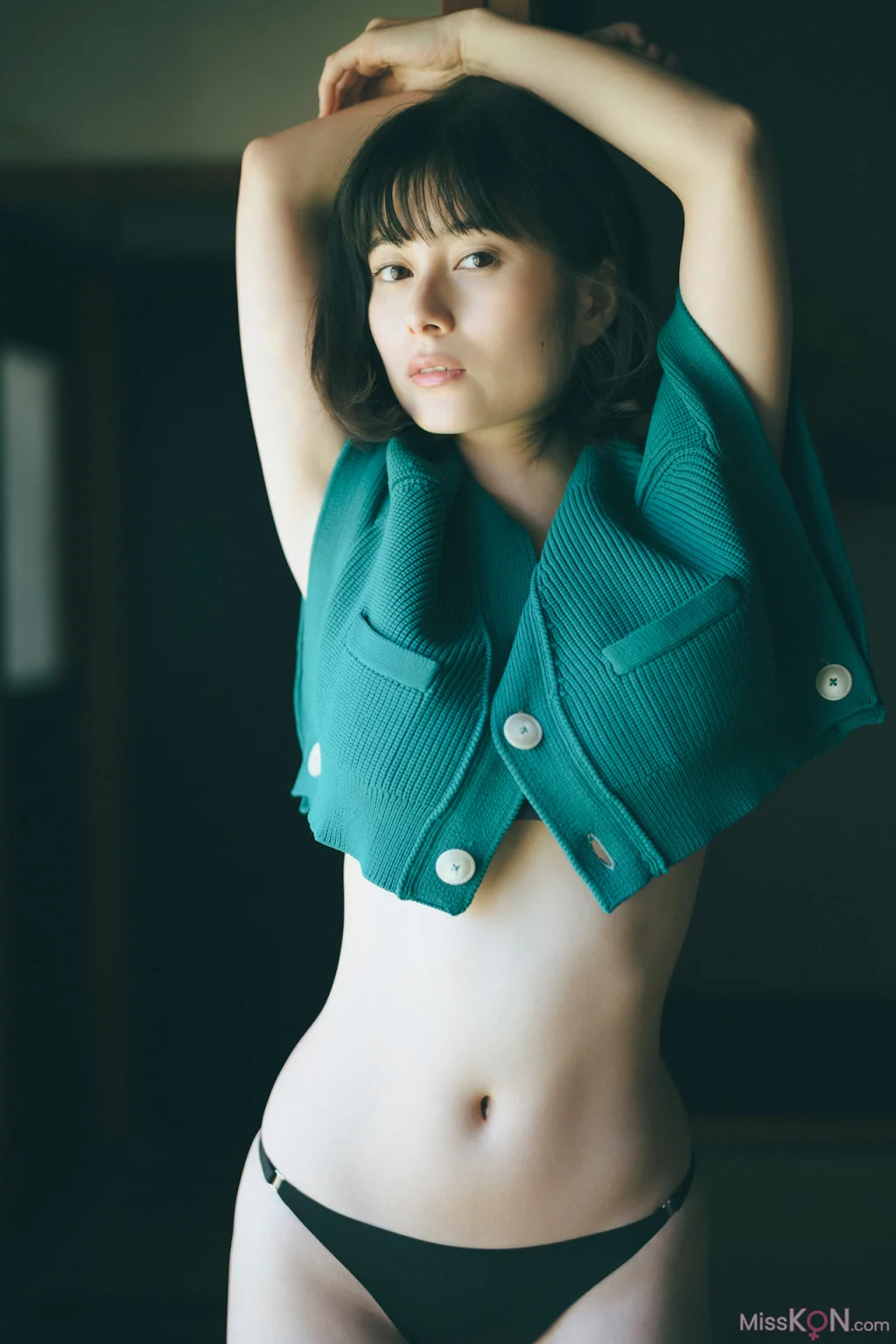 [JP] Sakurako Okubo (大久保桜子): FLASHデジタル写真集 潮騒が聞こえる (70 photos) – Page 2