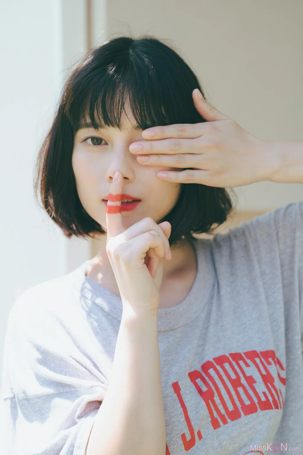[JP] Sakurako Okubo (大久保桜子): FLASHデジタル写真集 潮騒が聞こえる (70 photos) – Page 2