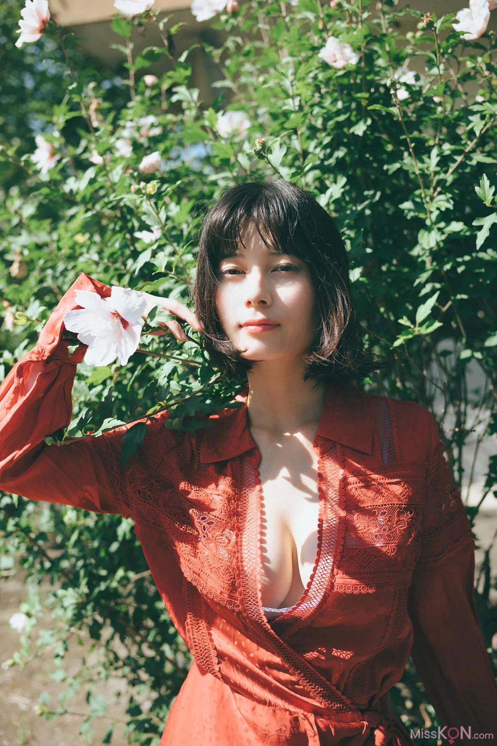 [JP] Sakurako Okubo (大久保桜子): FLASHデジタル写真集 潮騒が聞こえる (70 photos) – Page 3