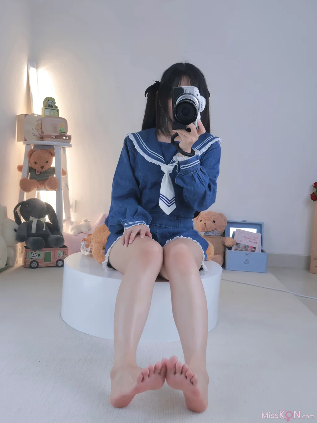 小羊蛋卷: 背带裤+白丝牛仔水手 (22 photos + 1 video)