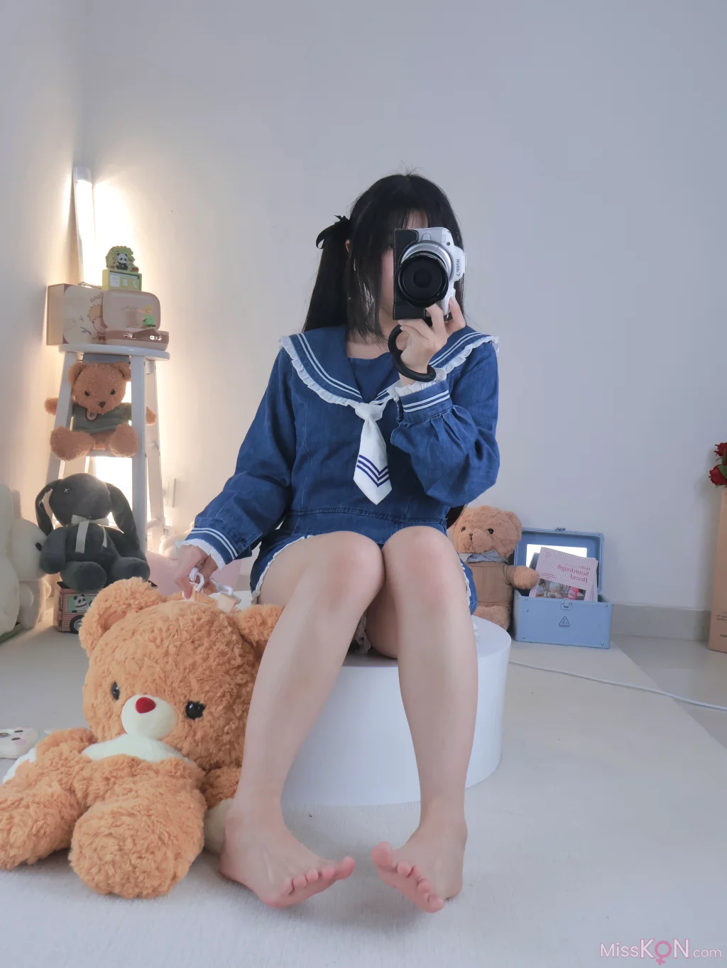 小羊蛋卷: 背带裤+白丝牛仔水手 (22 photos + 1 video)