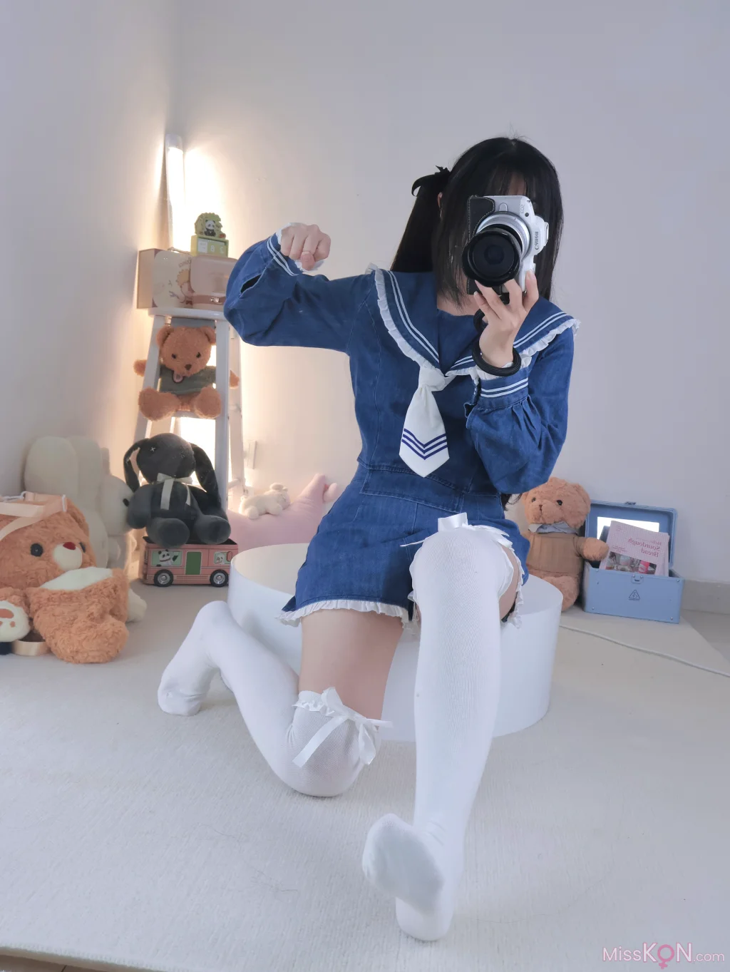 小羊蛋卷: 背带裤+白丝牛仔水手 (22 photos + 1 video)