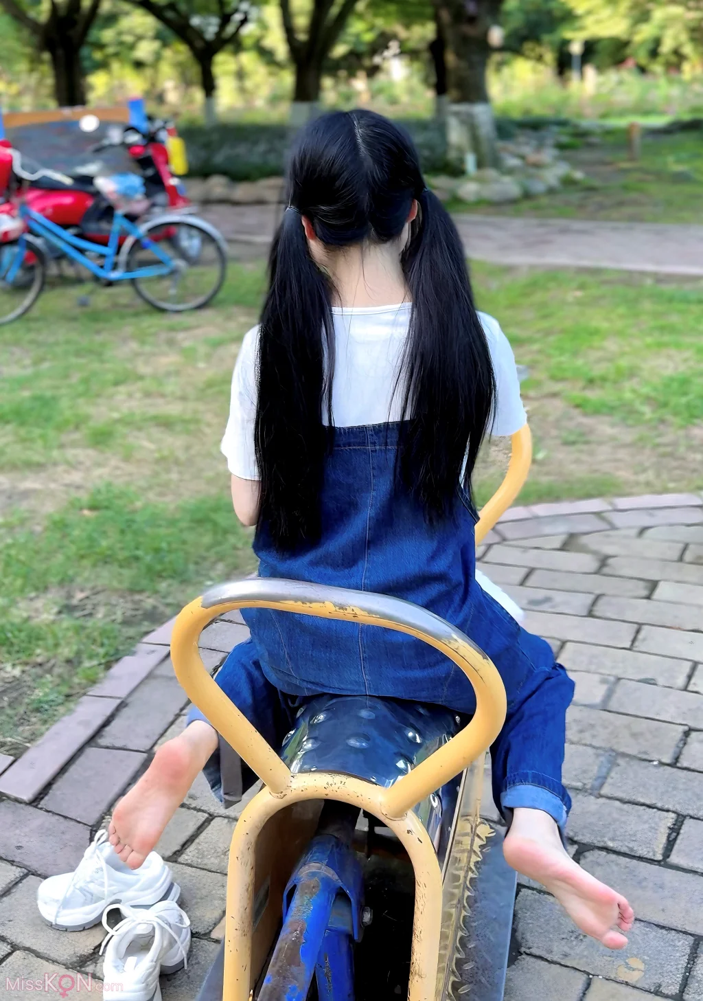 小羊蛋卷: 冰糖葫芦+背带双马尾 (23 photos)