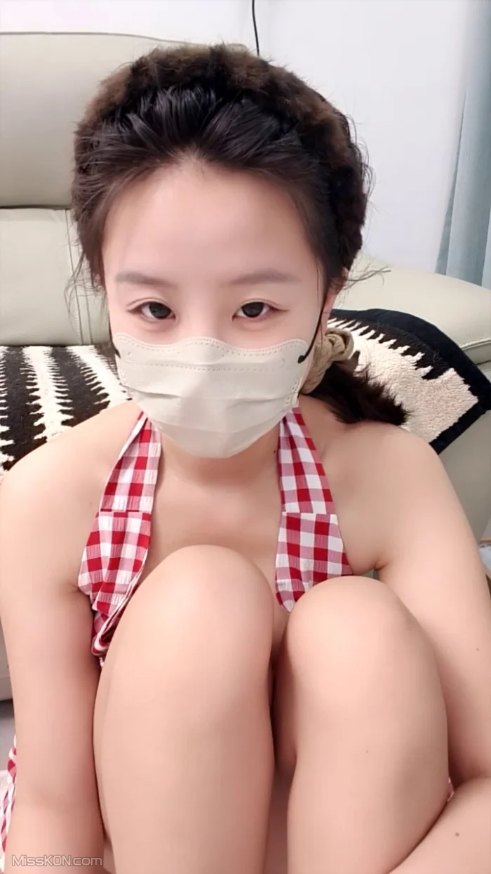 05学妹: 绿播学妹下海 粉嫩恋爱型 会上瘾 (31 photos + 3 videos)
