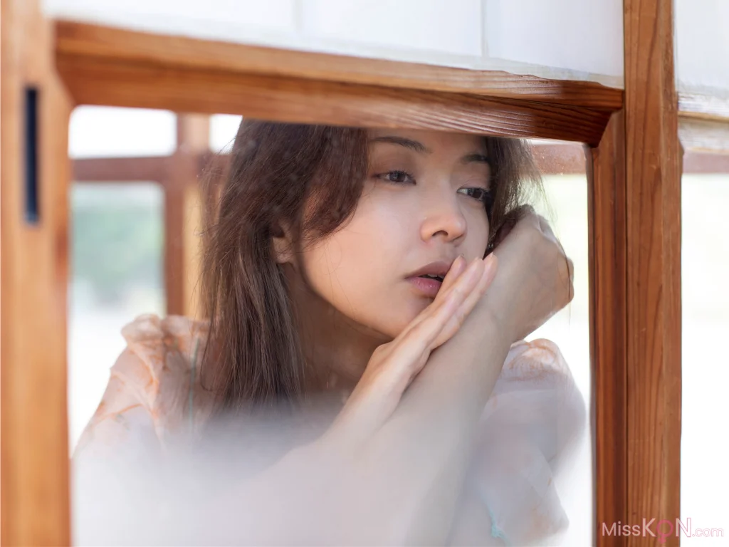 [JP] Michiko Tanaka (田中道子): 週刊ポストデジタル写真集 『光の射すほうへ』 (49 photos) – Page 2