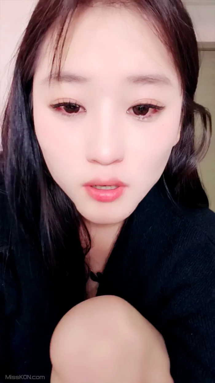 只只吖: 清纯白嫩美乳甜妹 一字马相当迷人 (34 photos + 4 videos)