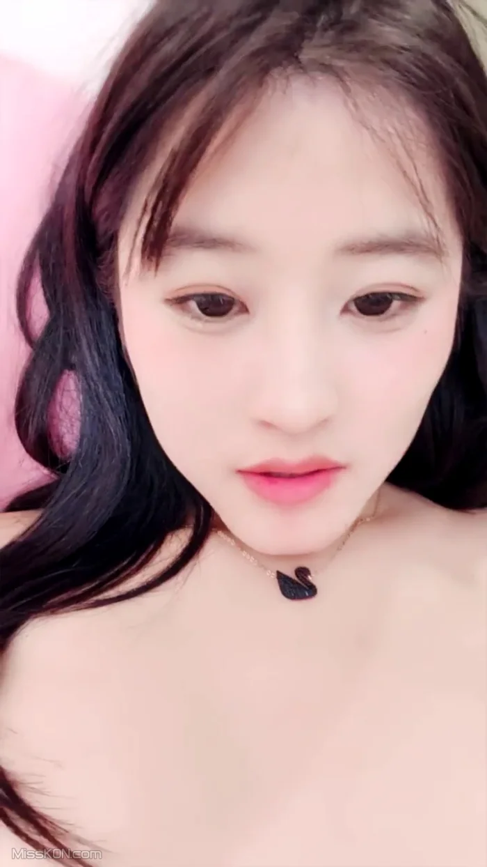 只只吖: 清纯白嫩美乳甜妹 一字马相当迷人 (34 photos + 4 videos)