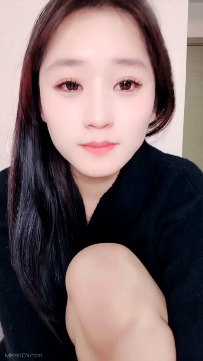 只只吖: 清纯白嫩美乳甜妹 一字马相当迷人 (34 photos + 4 videos)
