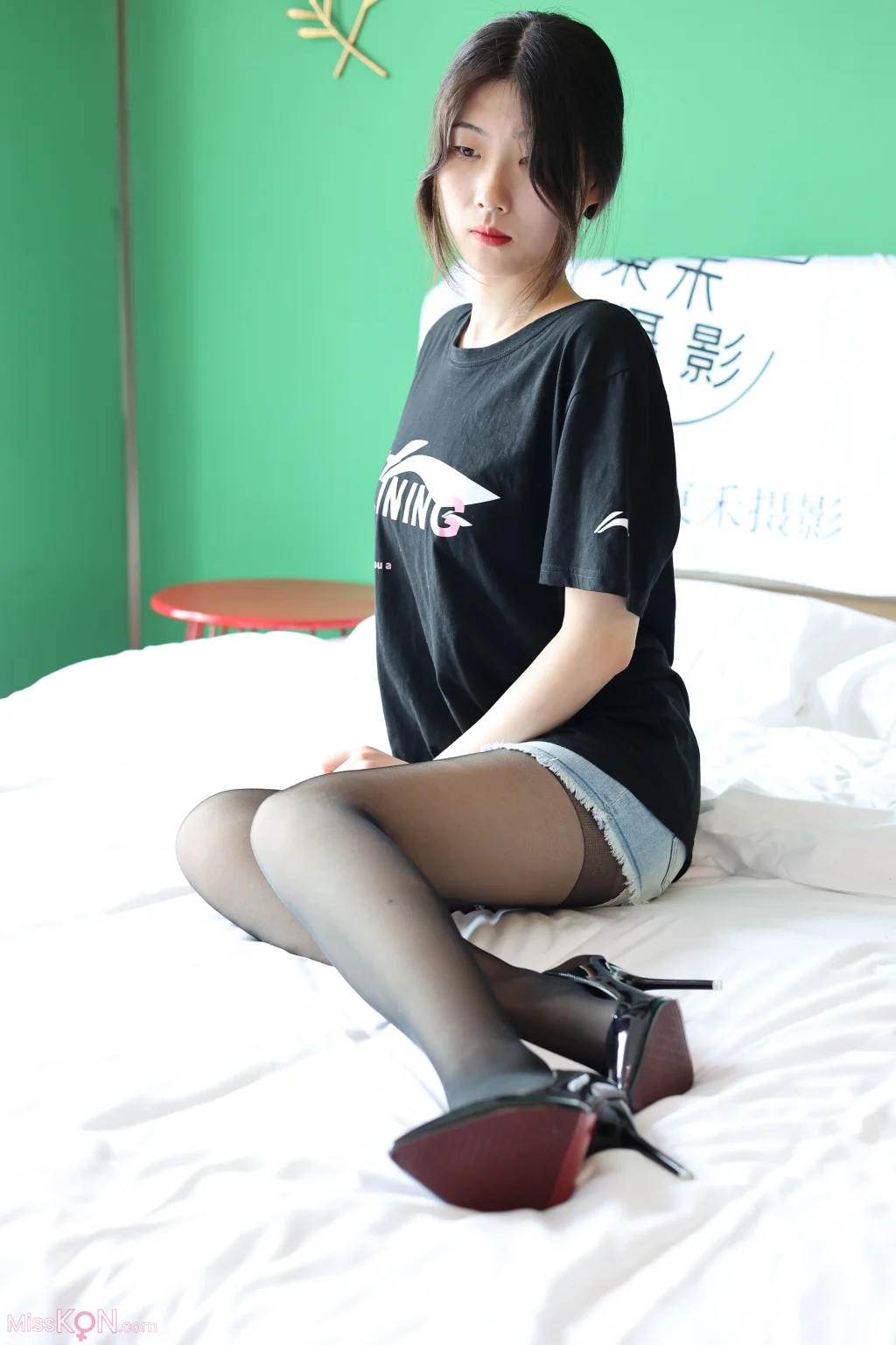 [三禾摄影] No.017: 牛仔短裤 黑丝 高跟 (251 photos) – Page 2