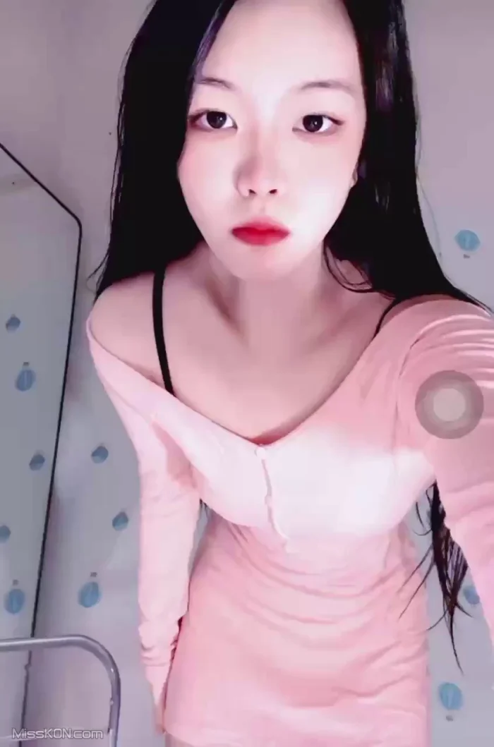 小羊aa: 快手泄密 苗条清纯美女 门槛福利 裸舞 (74 photos + 46 videos) – Page 2