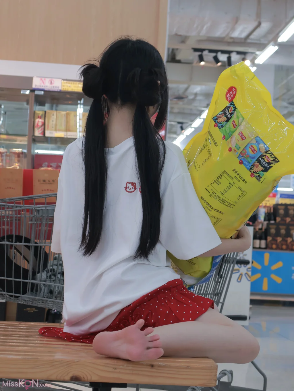 小羊蛋卷: 创意园+操场学妹+超市双丸子 (21 photos)