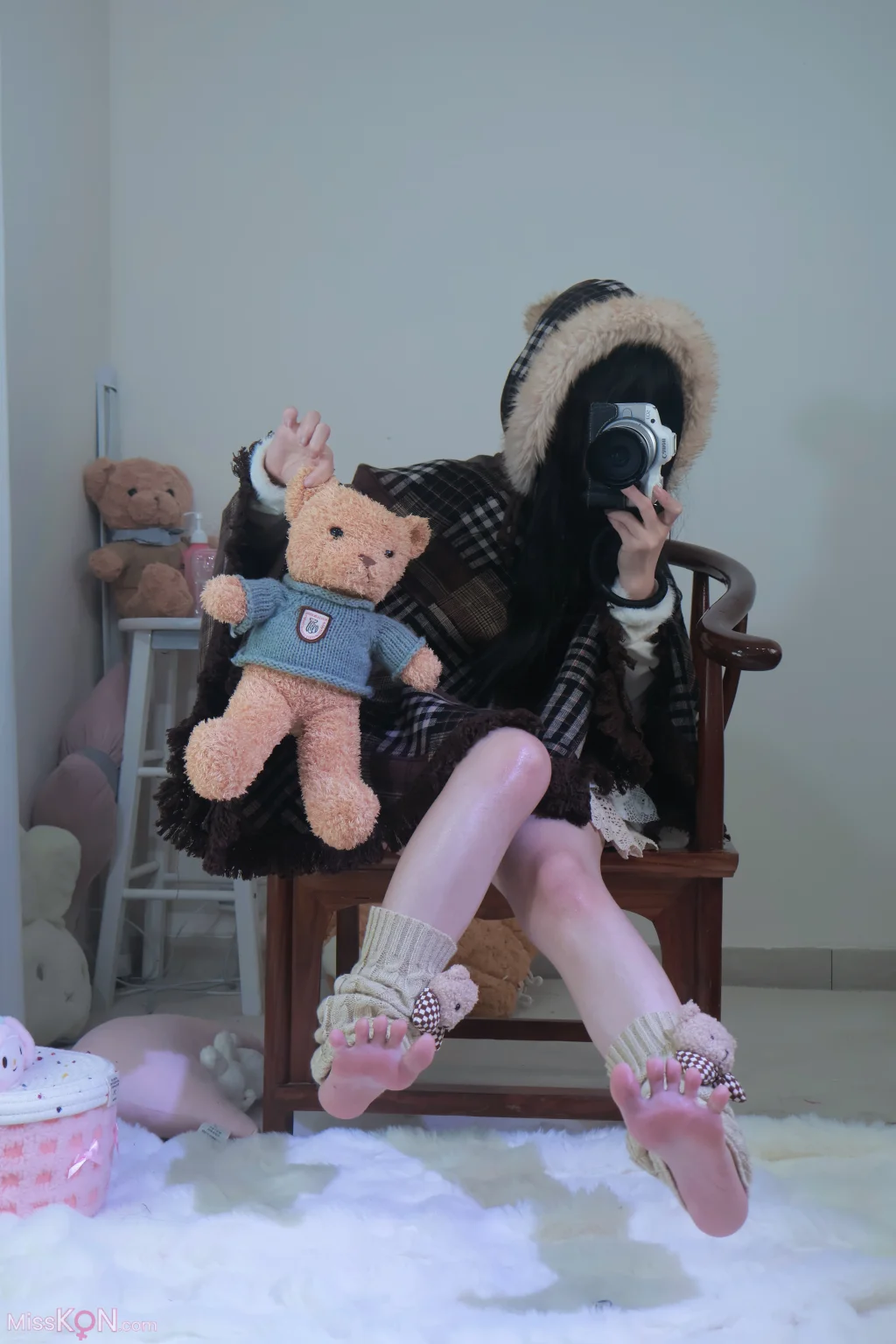 小羊蛋卷: 斗篷小萝莉 (20 photos)