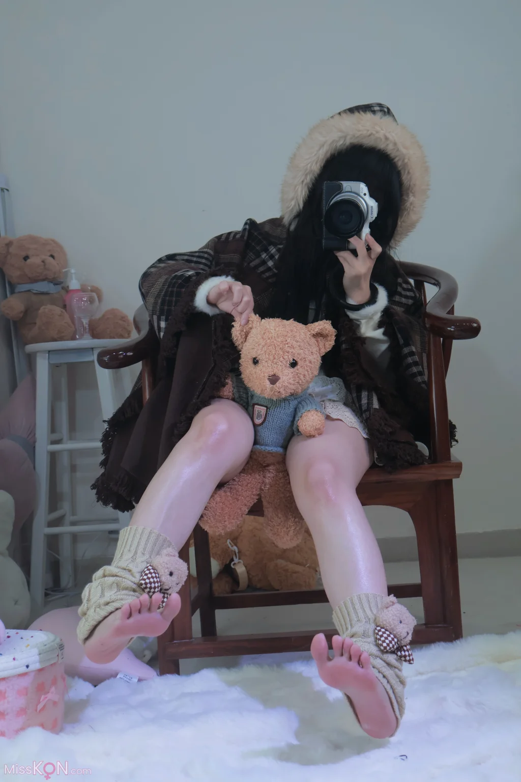 小羊蛋卷: 斗篷小萝莉 (20 photos)
