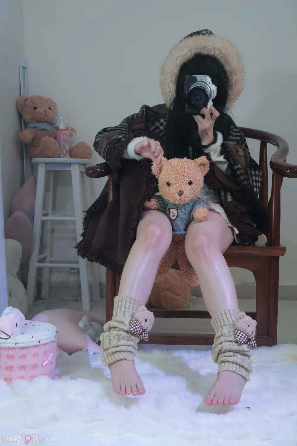 小羊蛋卷: 斗篷小萝莉 (20 photos)