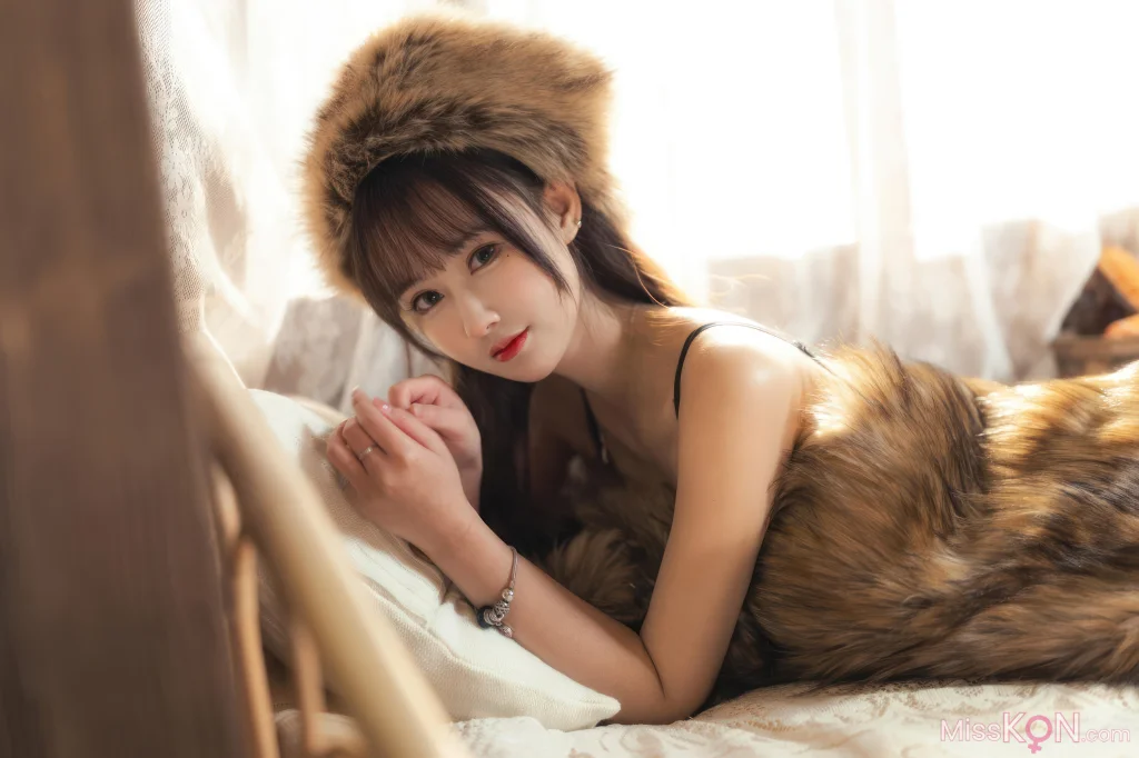Coser@羽生三未: 冬之恋歌 (37 photos)