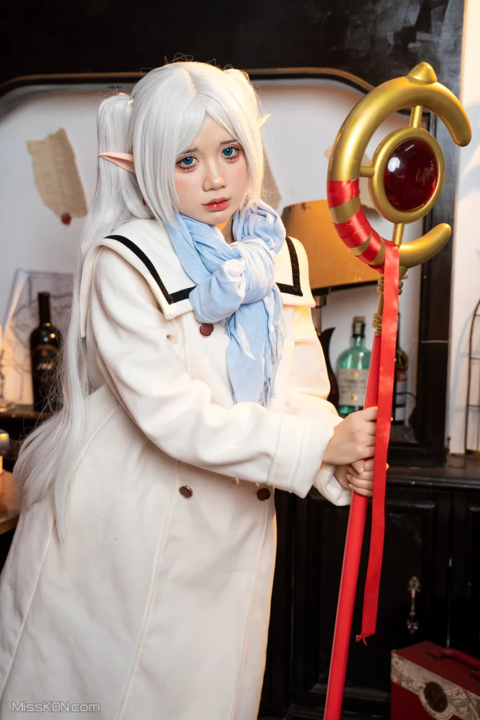 Coser@PoppaChan: Frieren Winter 芙莉莲·黑丝短靴冬装 +S (141 photos + 13 videos)